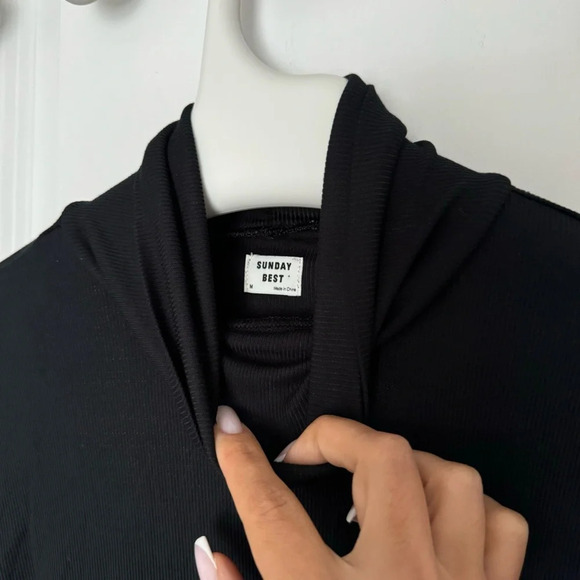 Sunday Best
BestHug Little Ribbed Turtleneck size M - Picture 10 of 10
